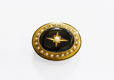 Lot 231 - An Onyx, Split Pearl and Enamel Brooch, the...