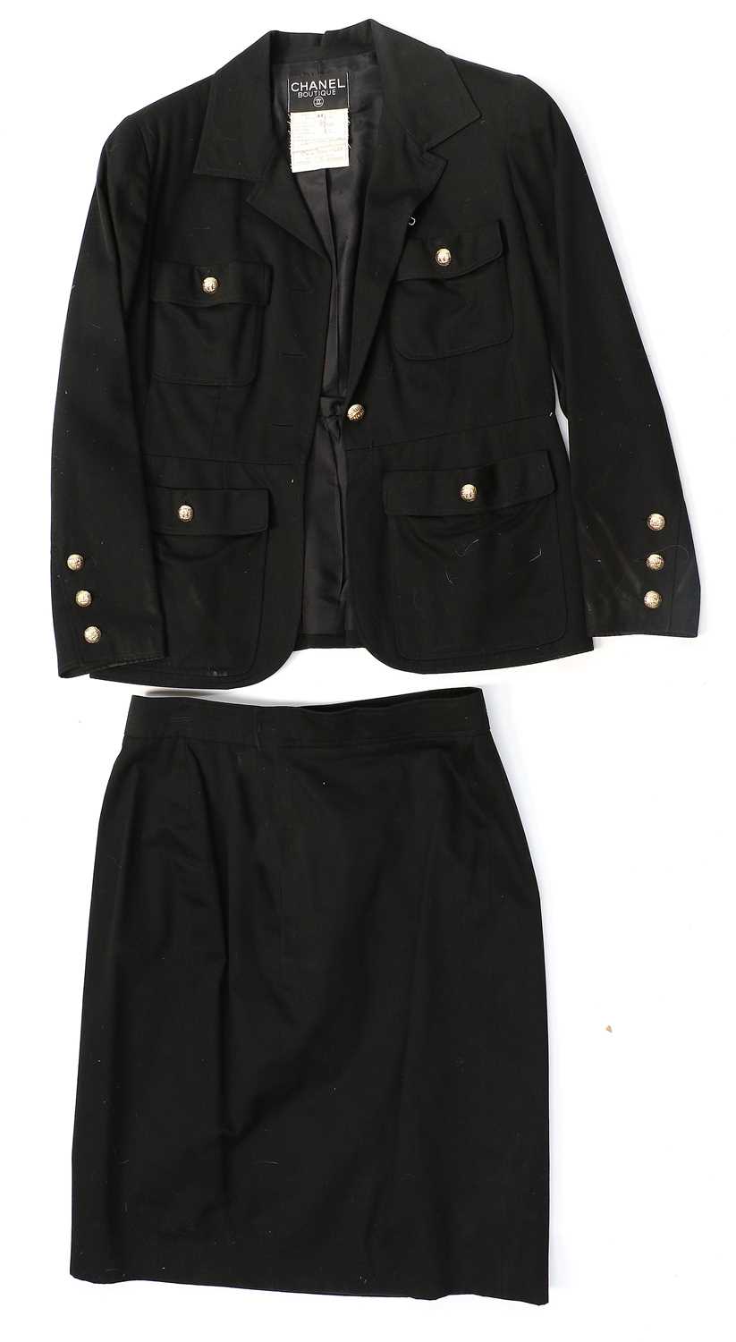 Lot 2076 - A Chanel Boutique Ladies Suit, comprising a...