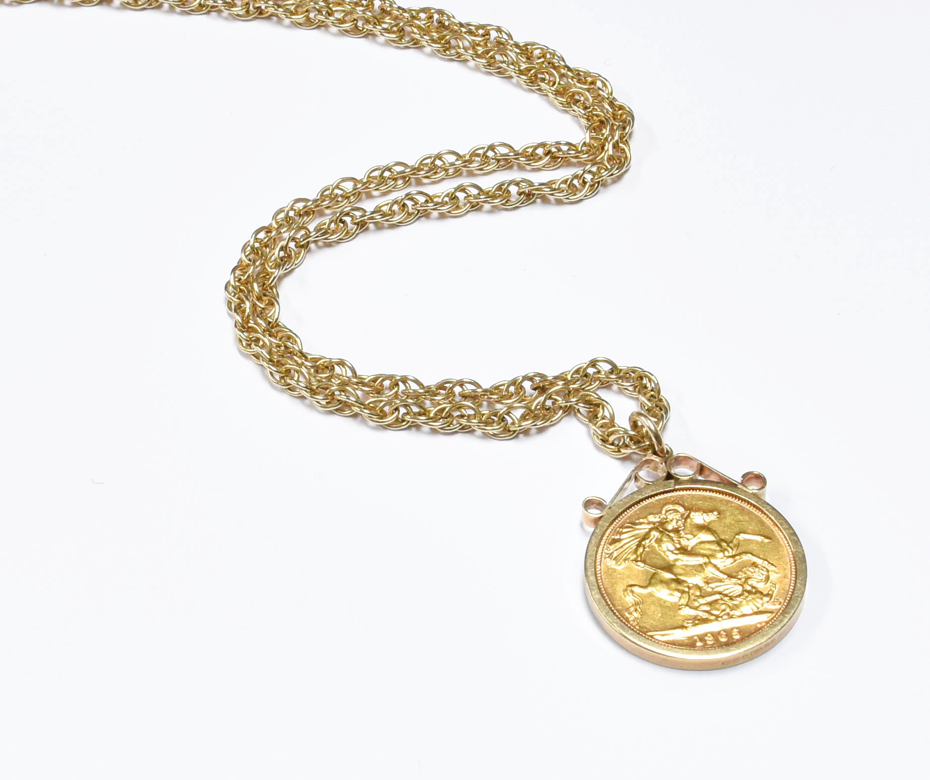 Lot 118 - A Sovereign Pendant on Chain, dated 1965,