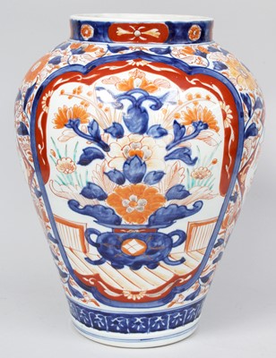 Lot 395 - A late 19th/early 20th century Japanese Imari...