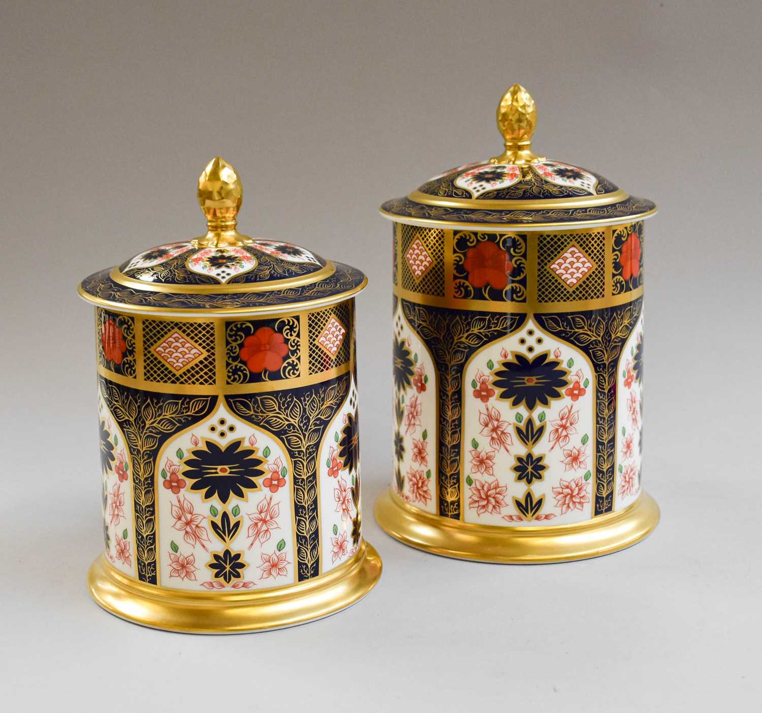 Lot 309 - Royal Crown Derby Old Imari Biscuit Barrel,...