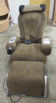 Lot 1138 - I Joy: A Sharper Image Electric Massage Chair,...