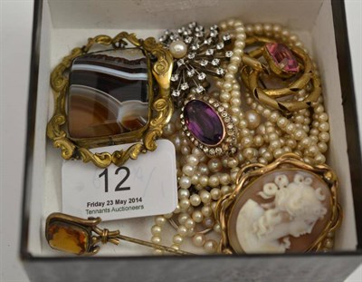 Lot 12 - Two cultured pearl necklaces, assorted brooches including an agate brooch, a cameo brooch,...