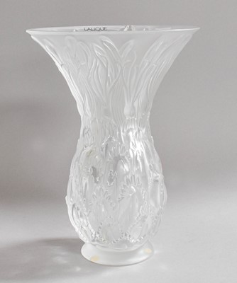 Lot 340 - A Modern Lalique Frosted Glass Vase (damaged)