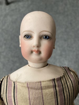 Lot 2089 - A Late 19th Century French Fashion Doll...