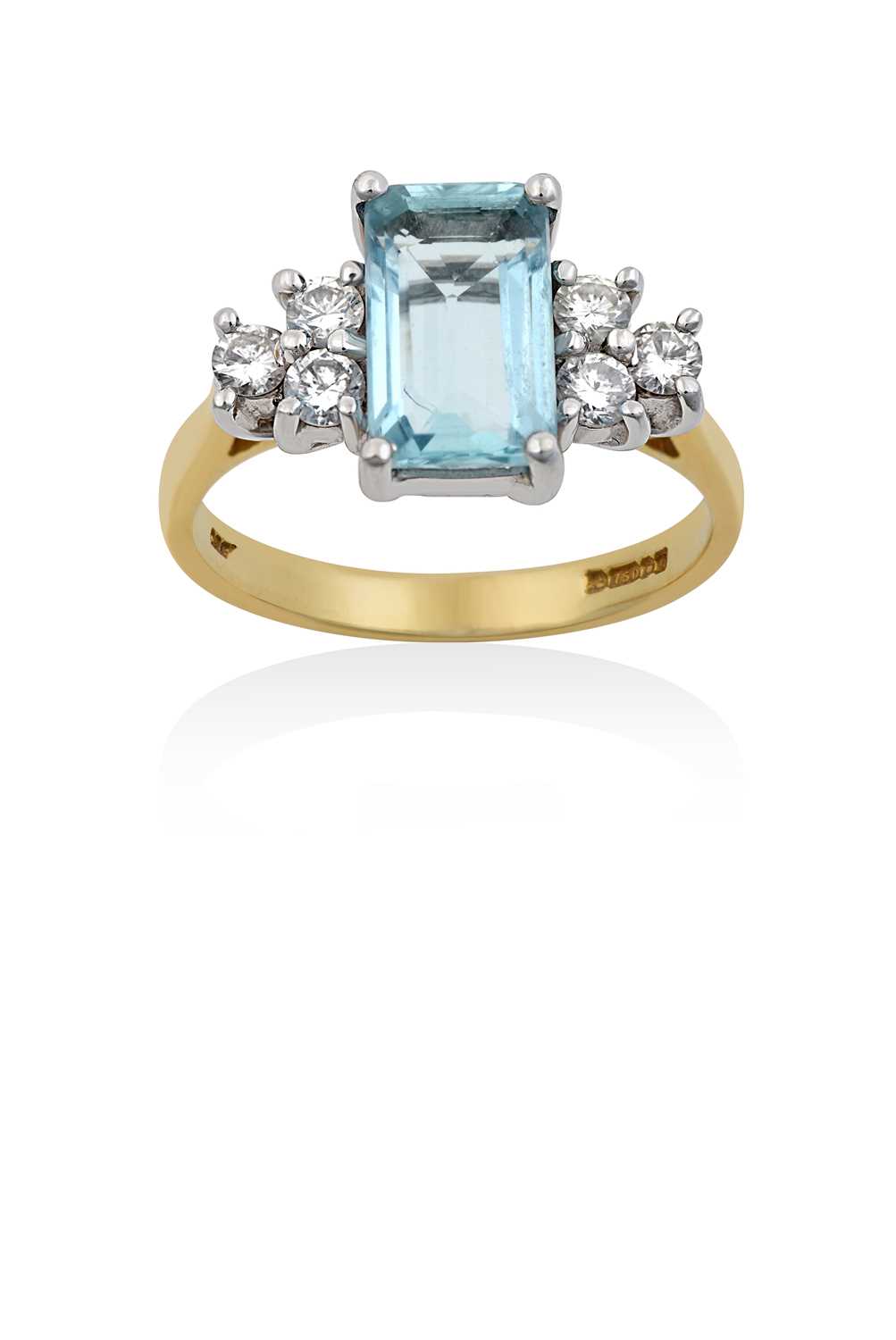 Lot 2029 - An 18 Carat Gold Aquamarine and Diamond