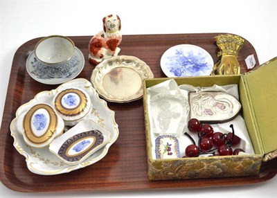 Lot 49 - Tray of assorted ceramics and glass etc