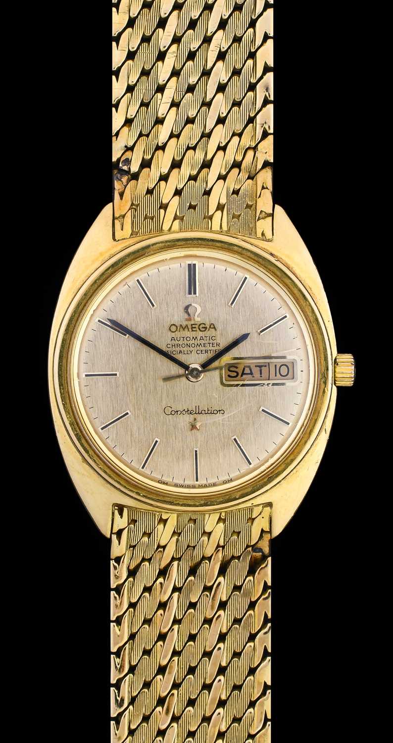 Lot 2151 - Omega: An 18 Carat Gold Automatic Day/Date...