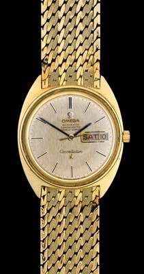Lot 2151 - Omega: An 18 Carat Gold Automatic Day/Date...