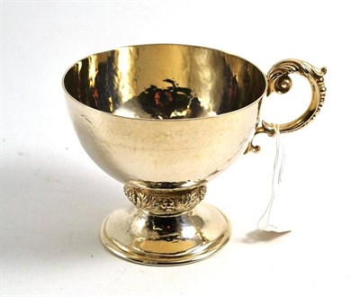 Lot 102 - A George V planished silver mug, London 1928