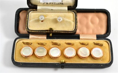 Lot 149 - Pair of 18ct gold dress studs in fitted case and a cased set six dress buttons (2)