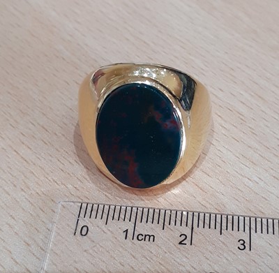 Lot 2046 - An 18 Carat Gold Bloodstone Signet Ring the...