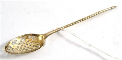 Lot 156 - An 18th century silver mote spoon