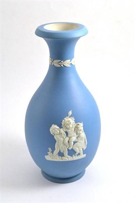 Lot 168 - A Wedgwood blue jasper vase