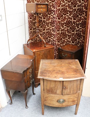 Lot 1132 - Five Pieces of Mahogany Bedroom...