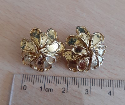 Lot 2178 - A Pair of 18 Carat Gold Earrings realistically...