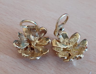 Lot 2178 - A Pair of 18 Carat Gold Earrings realistically...