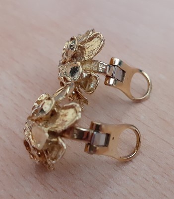 Lot 2178 - A Pair of 18 Carat Gold Earrings realistically...