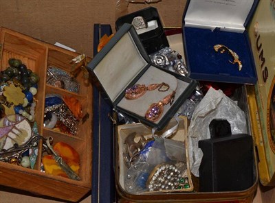Lot 258 - A quantity of assorted jet and costume jewellery, including silver pendants, beads etc