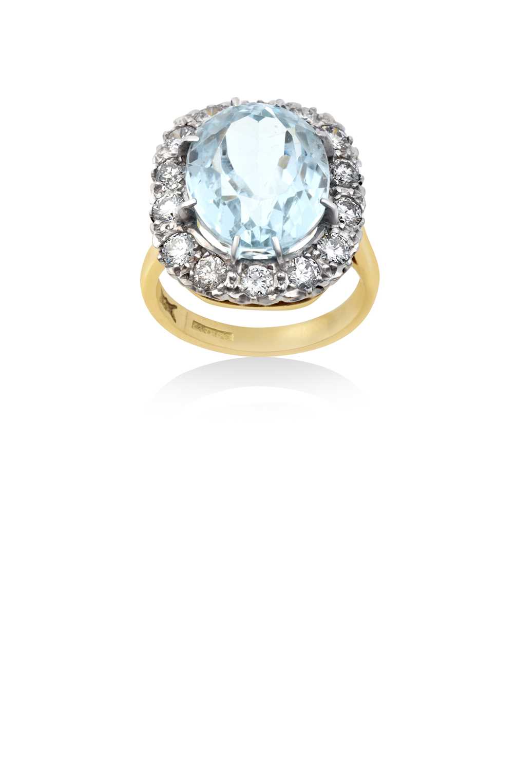 Lot 2269 - An 18 Carat Gold Aquamarine and Diamond