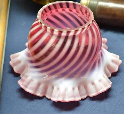 Lot 316 - A cranberry glass oil lamp shade with vaseline glass swirls