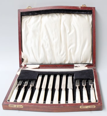 Lot 62 - A Cased Set of George V Silver and...