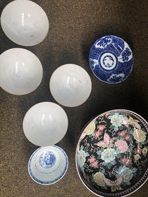 Lot 252 - A Quantity of Chinese Porcelain and Other...