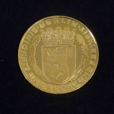 Lot 368 - Germany, Berlin Ducat Gold Medallion, (.986...