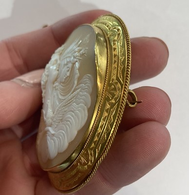 Lot 247 - A Cameo Brooch, depicting Venus and Diana...