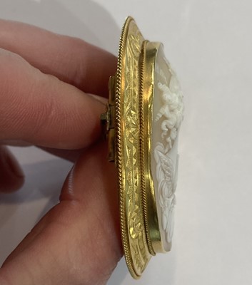 Lot 247 - A Cameo Brooch, depicting Venus and Diana...