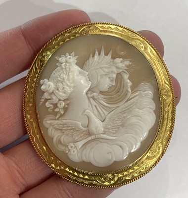 Lot 247 - A Cameo Brooch, depicting Venus and Diana...
