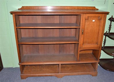 Lot 473 - An Arts & Crafts oak bookcase