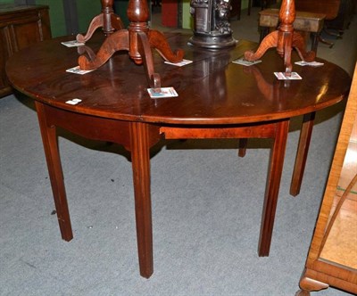 Lot 495 - Mahogany drop-leaf dining table