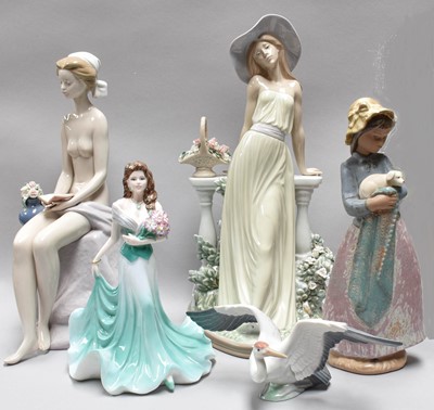 Lot 83 - A Collection of Lladro, Royal Doulton and...
