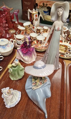 Lot 83 - A Collection of Lladro, Royal Doulton and...