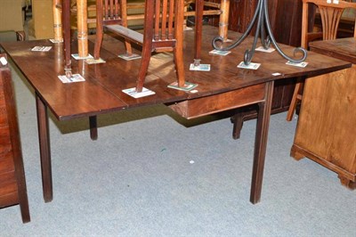 Lot 539 - A 19th century mahogany drop leaf dining table