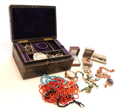 Lot 366 - A Quantity of Jewellery, including a 9 carat...