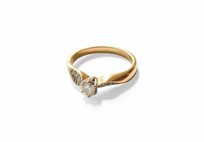 Lot 30 - An 18 Carat Gold Diamond Solitaire Ring, with...
