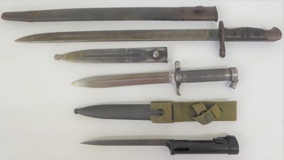 Lot 211 - A Remington 1913 Pattern Bayonet, the blade...