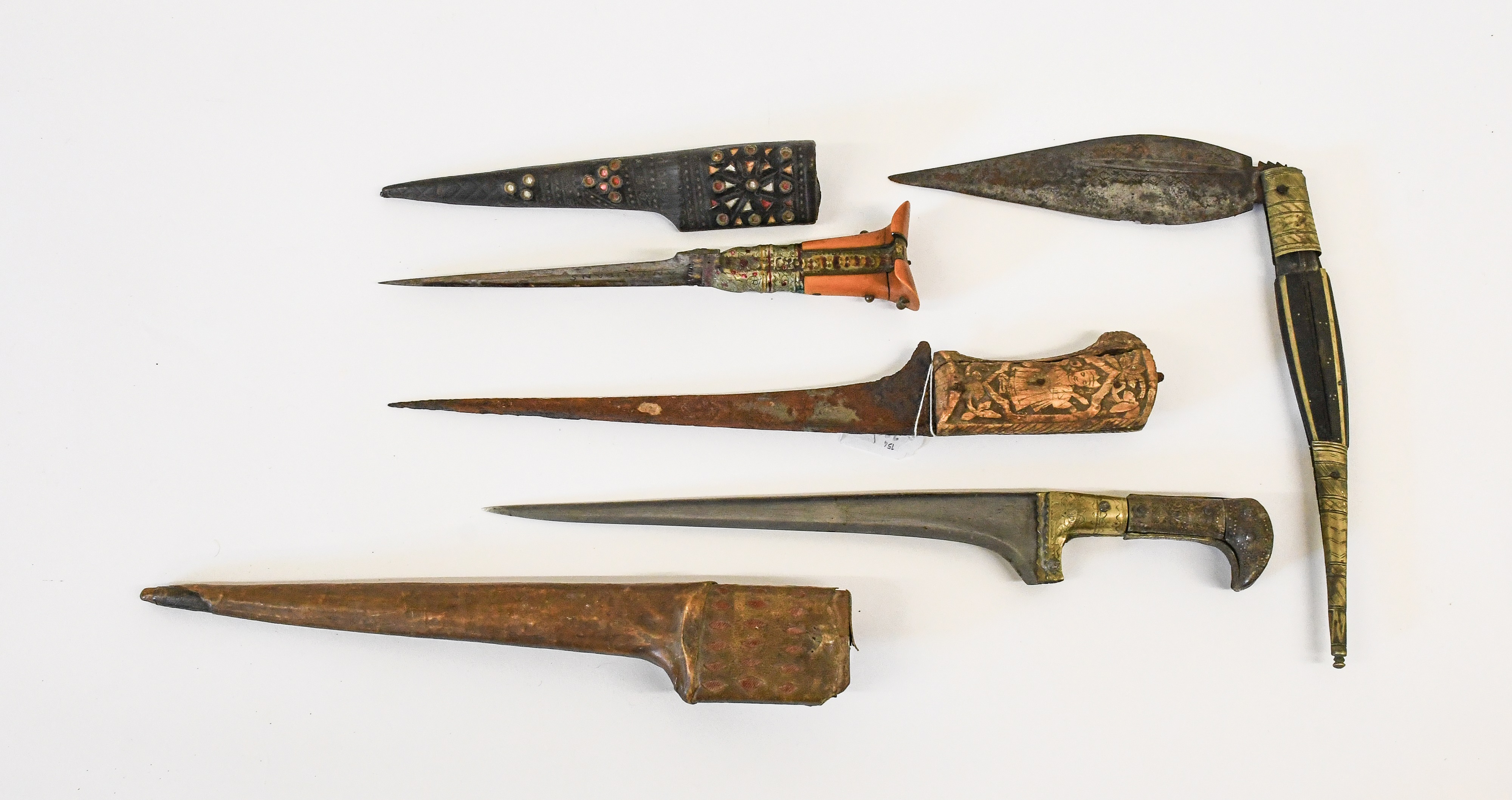 Lot 216 - An 18th Century Indian Pesh Kabz, with 27cm