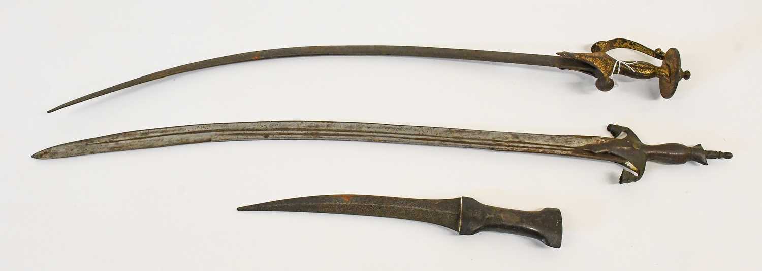 Talwar Shape Lot 149 - A 19th Century Indian Talwar, with 69cm