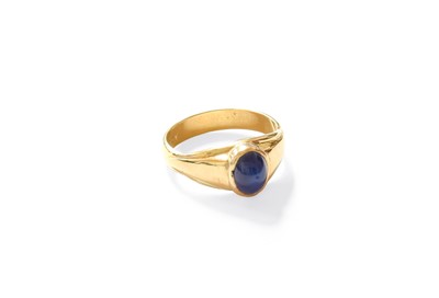 Lot 154 - A Synthetic Sapphire Ring, the cabochon...