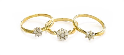 Lot 95 - A 9 Carat Gold Diamond Cluster Ring, finger...