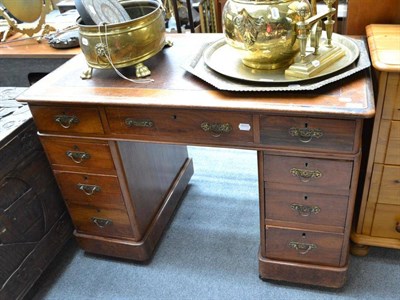 Lot 665 - Victorian double pedestal desk with leather top