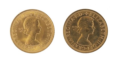 Lot 235 - 2x Elizabeth II, Sovereigns 1967, obv. Gillick...