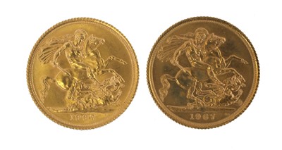 Lot 235 - 2x Elizabeth II, Sovereigns 1967, obv. Gillick...