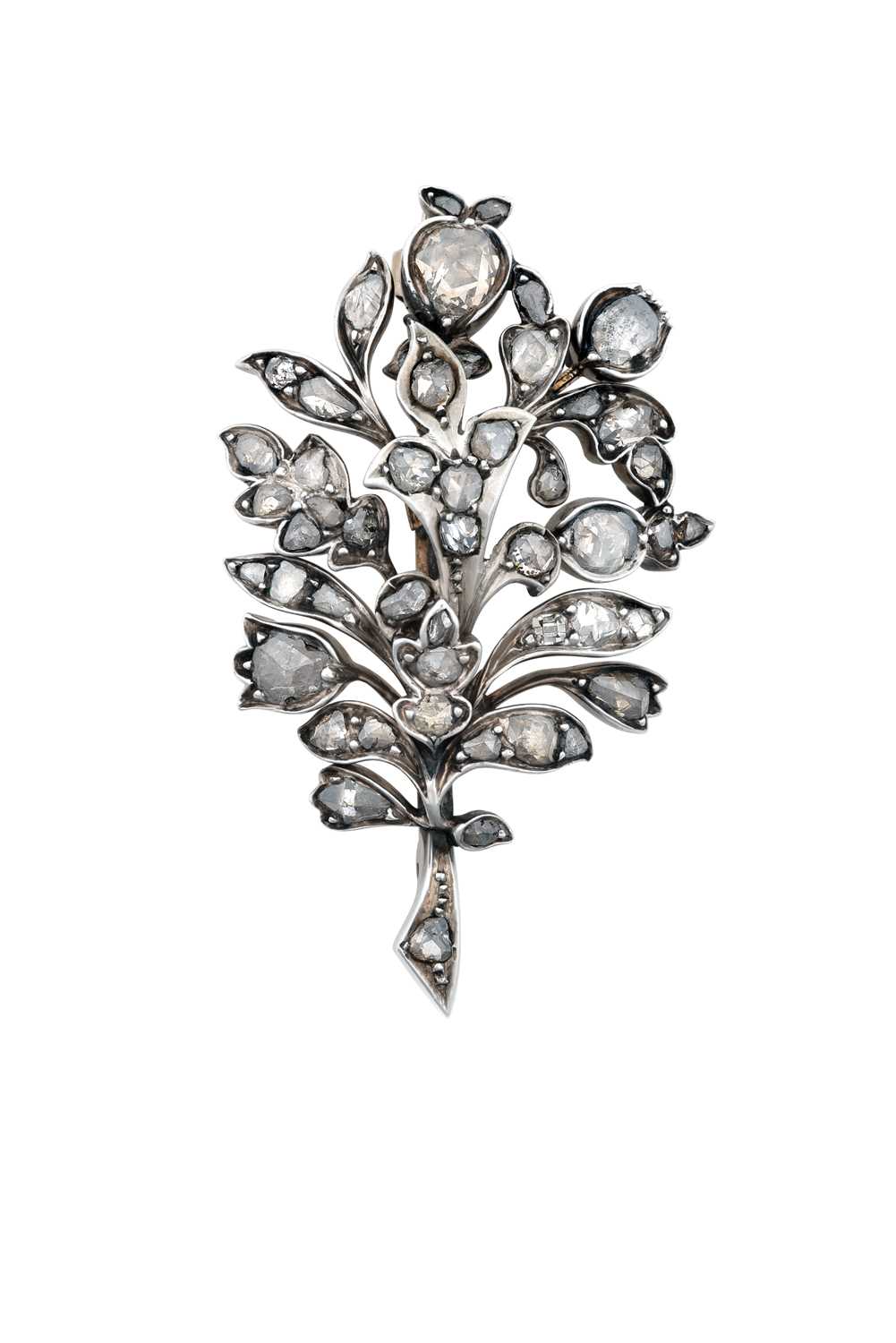 Lot 2170 - A Diamond Brooch realistically modelled as a...