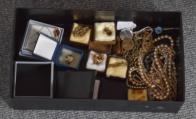 Lot 169 - A Quantity of Jewellery, including two 9 carat...