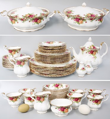 Lot 298 - A Royal Albert Old Country Roses Part Dinner...