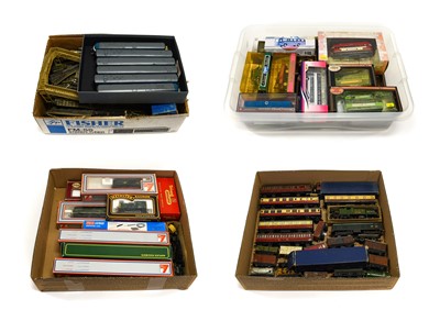 Lot 137 - Various OO Gauge Items